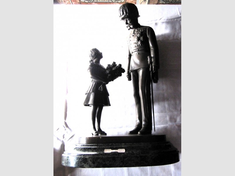 kuk Militaria große Bronze Skulptur Kaiser Franz Joseph Habsburg signiert Blumenmädchen 